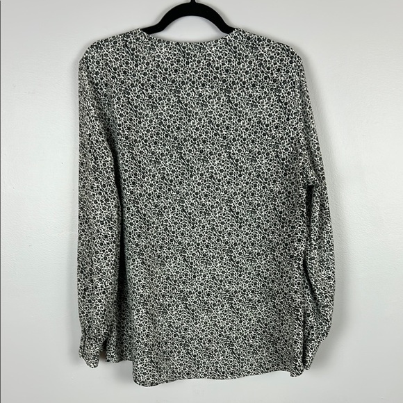 Adrianna Papell Black and White Blouse with Intricate Floral Pattern Size Large - Picture 7 of 7